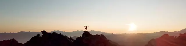 Vue aérienne de yoga au Mont-Fort, Verbier