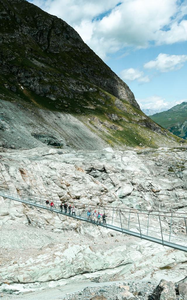 Passerelle de Corbassière, trait d'union entre la cabane de Brunet et celle de Panossière, qui mène à la cabane FXB Panossière au pied des Combins