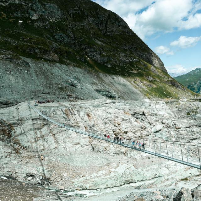 Passerelle de Corbassière, trait d'union entre la cabane de Brunet et celle de Panossière, qui mène à la cabane FXB Panossière au pied des Combins