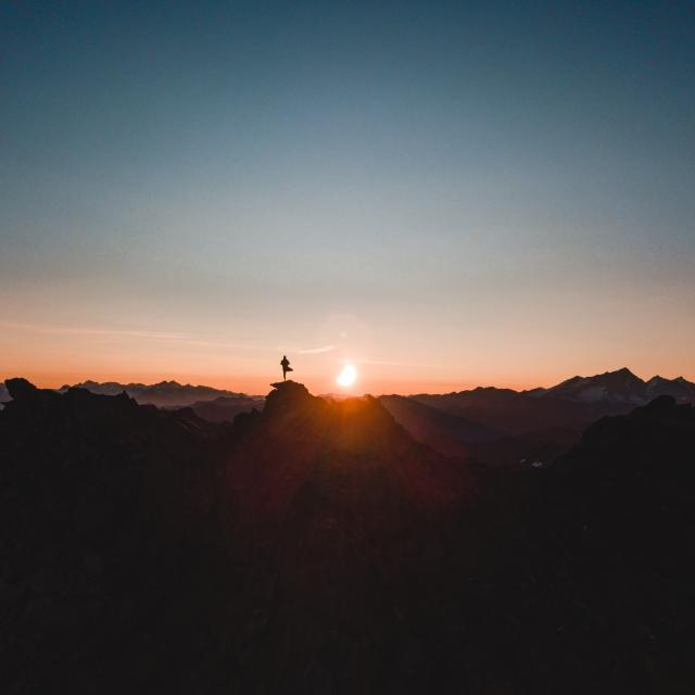 Vue aérienne de yoga au Mont-Fort, Verbier