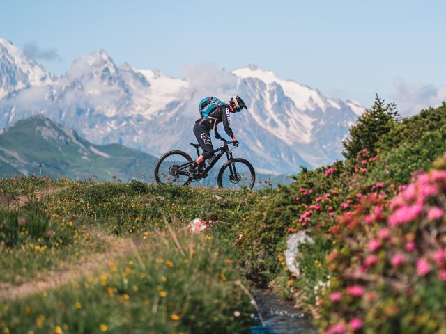 Balade en VTT enduro dans la région de Verbier