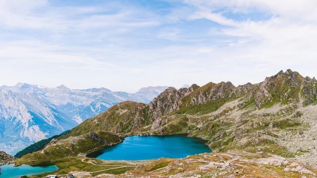 Vue aérienne du Lac des Vaux dans la région de Verbier