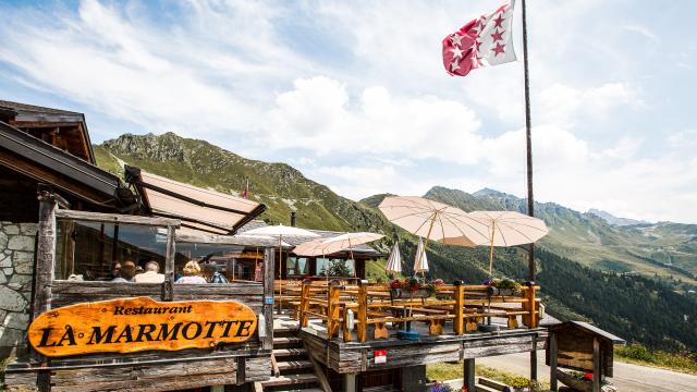 Terrace of the La Marmotte restaurant on the heights of Verbier