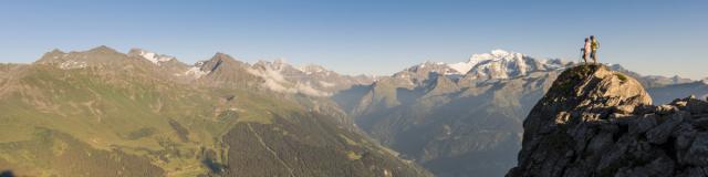 Moment Epic au sommet, à proximité de la Pierre Avoi avec vue sur les Combins, le Val de Bagnes et Verbier