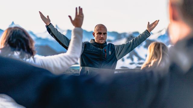 Lever du soleil et cours de Yoga au Mont Fort avec Emilien Badoux