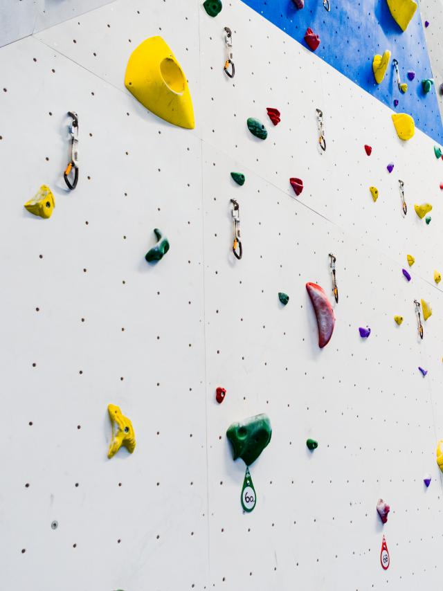 Escalade au mur de grimpe du Centre Sportif de Verbier.